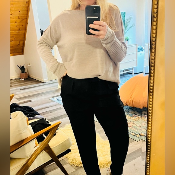 Subtle Luxury 100 % cashmere women’s long sleeve sweater color biscuit. - Picture 9 of 9